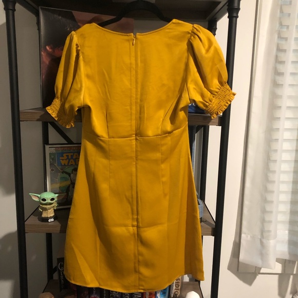 Yellow puff sleeve dress - Picture 2 of 5